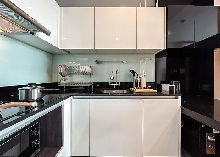 Near Mrt L Modern 2br L Pool And Gym L Sontana