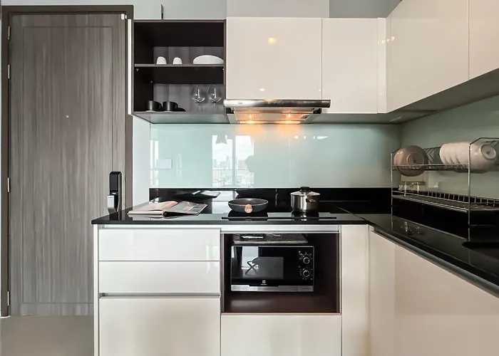 Near Mrt L Modern 2br L Pool And Gym L Sontana Apartamento Bangkok