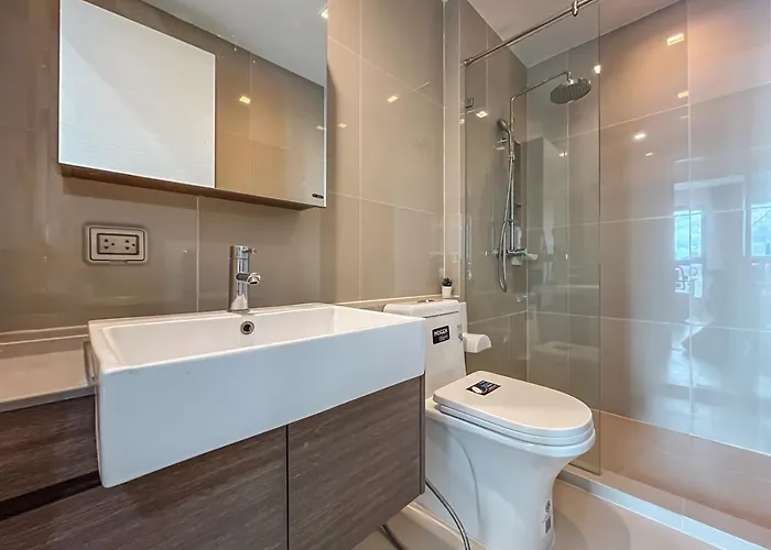 Near Mrt L Modern 2br L Pool And Gym L Sontana Apartamento Bangkok