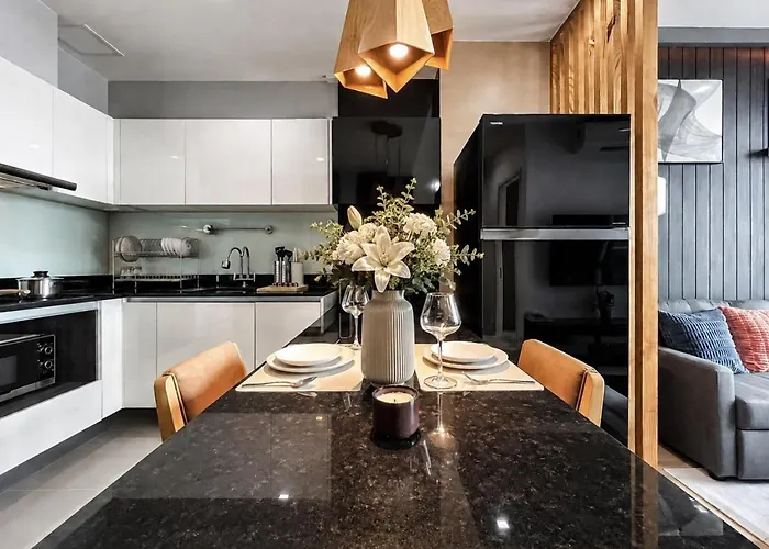 Near Mrt L Modern 2br L Pool And Gym L Sontana Apartamento Bangkok